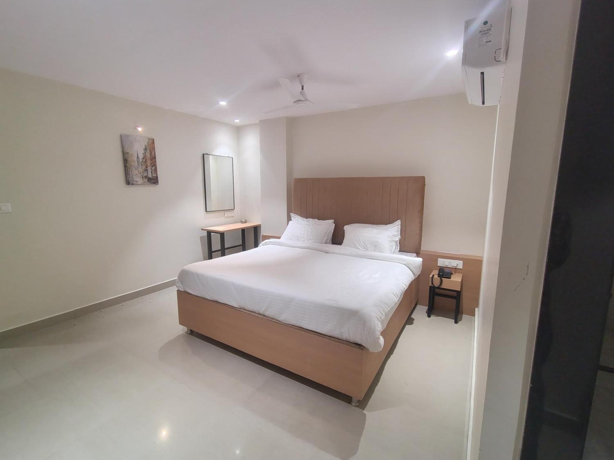 Hotel Blueearth Vizianagaram Bagian luar foto