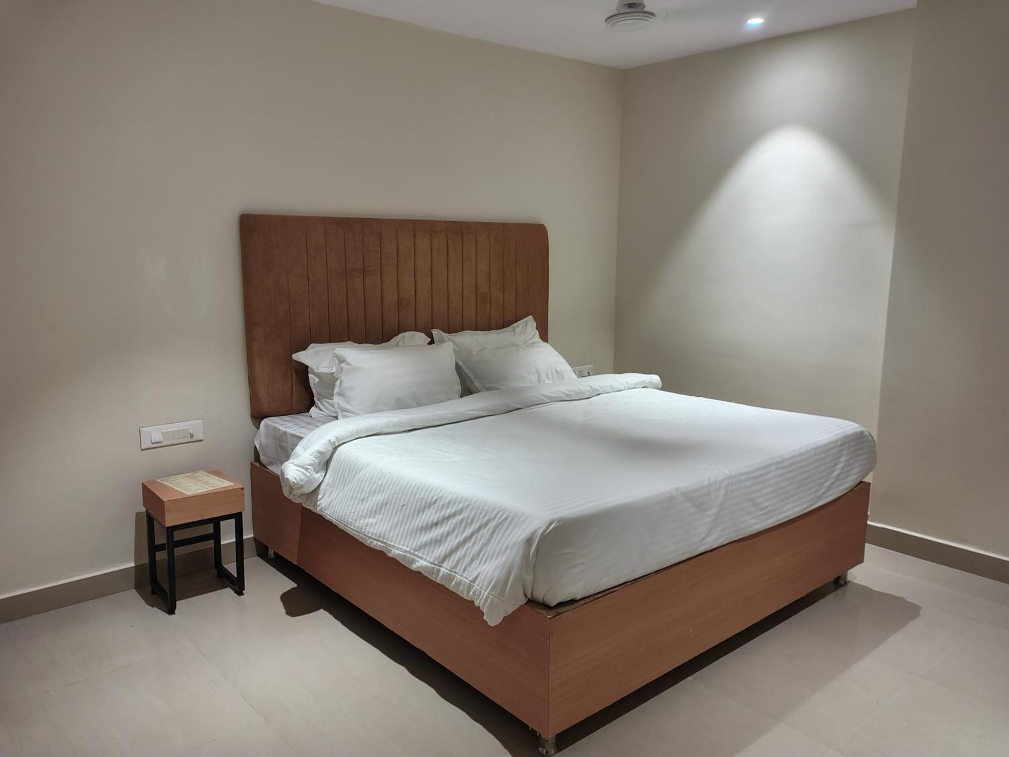 Hotel Blueearth Vizianagaram Bagian luar foto