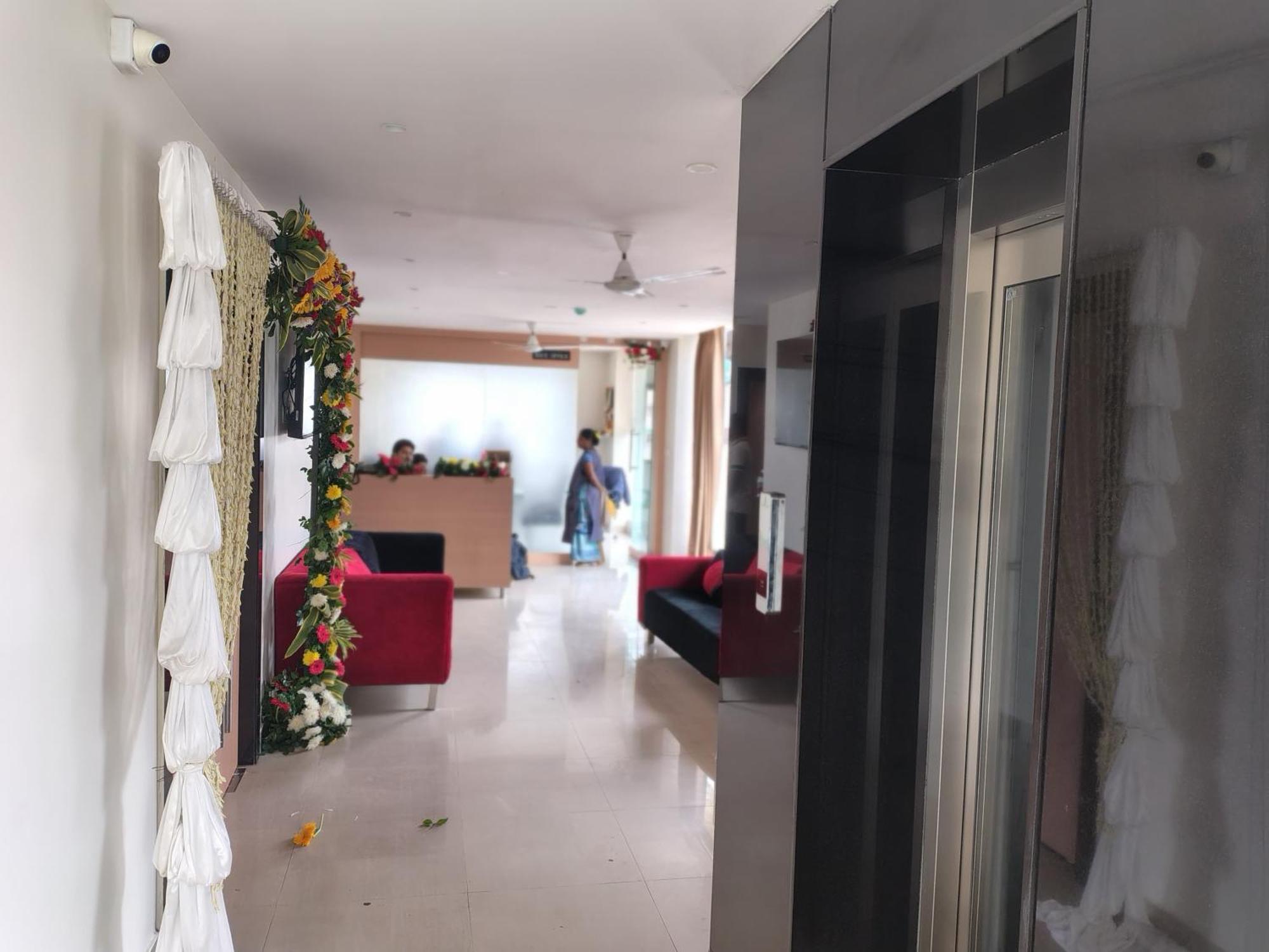 Hotel Blueearth Vizianagaram Bagian luar foto
