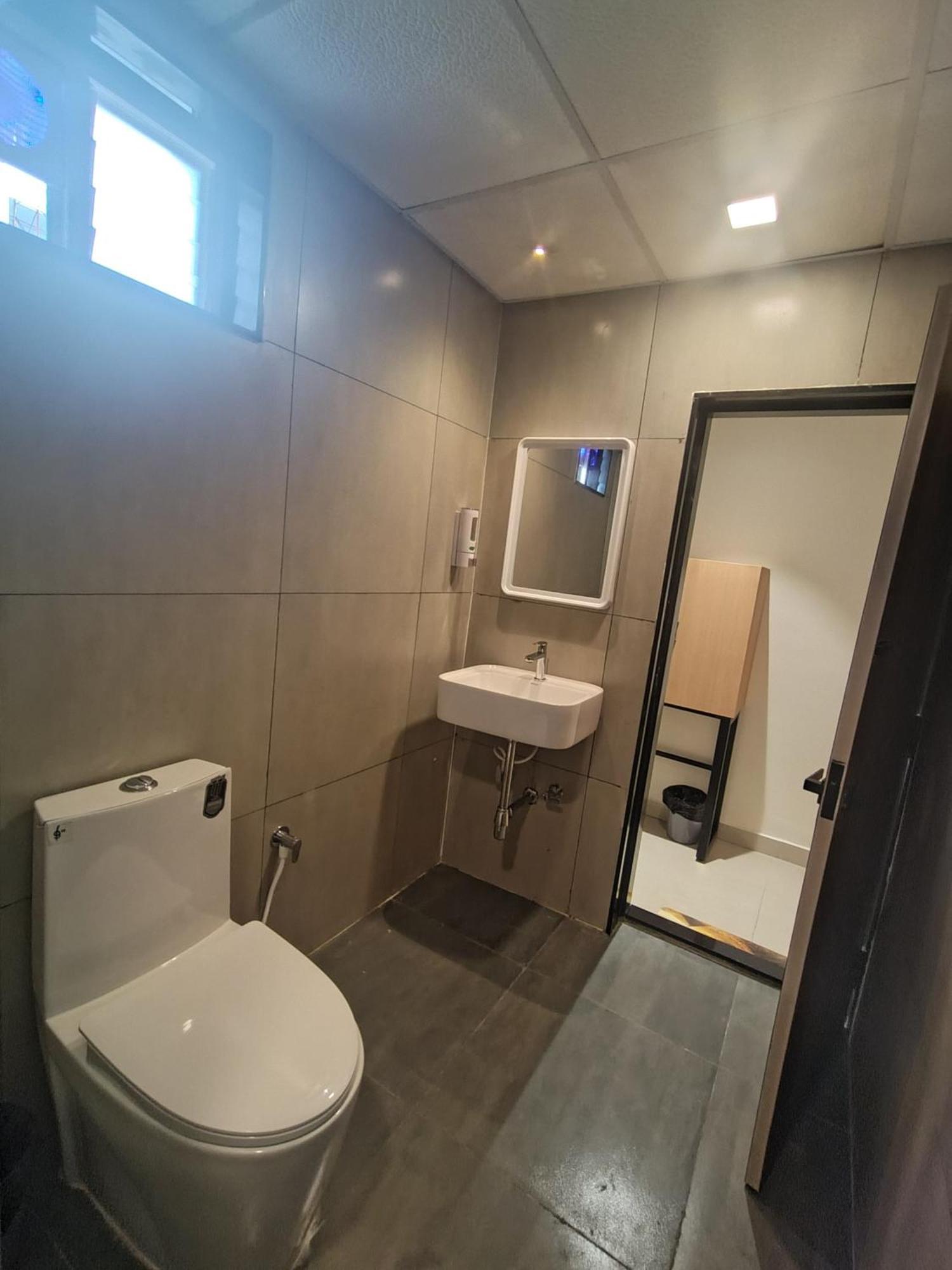 Hotel Blueearth Vizianagaram Bagian luar foto