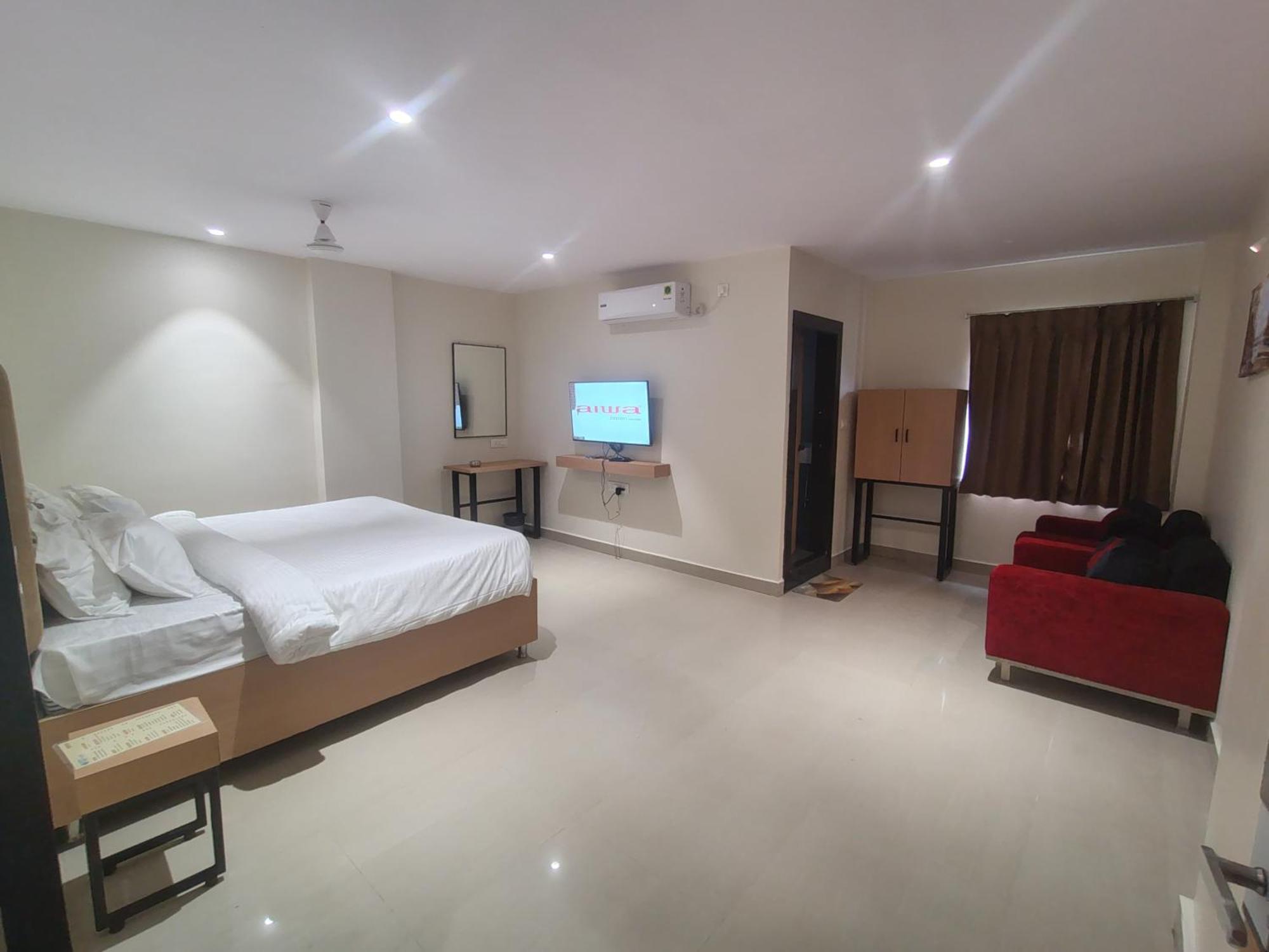 Hotel Blueearth Vizianagaram Bagian luar foto